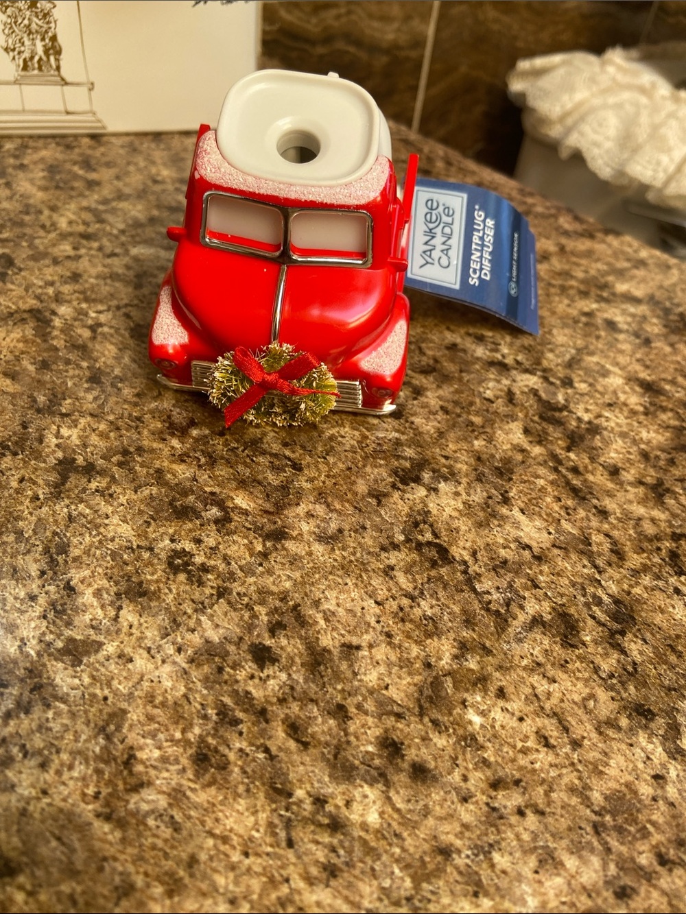 Yankee Candle Red Truck Wax Melt Warmer with Gold Wreath Accent light up